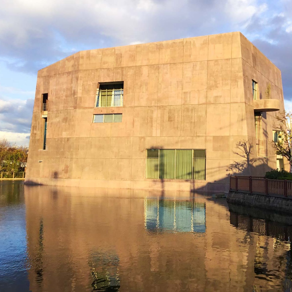 松原市民松原図書館